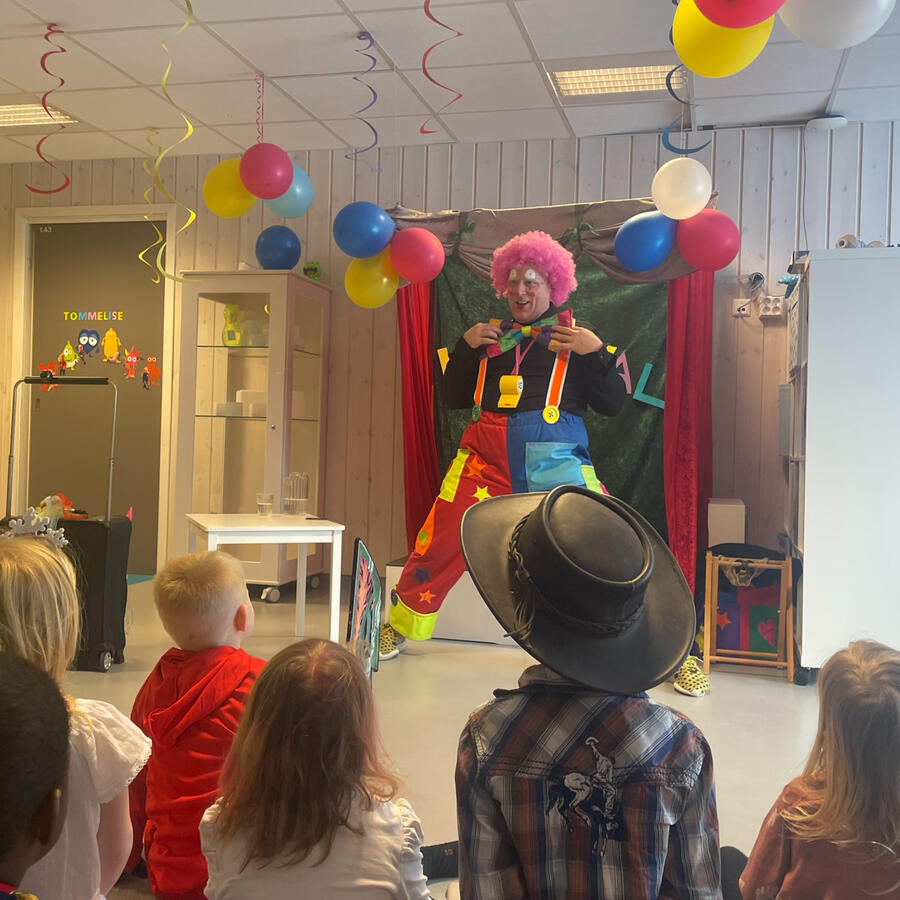 Tulle og tøyse på scenen