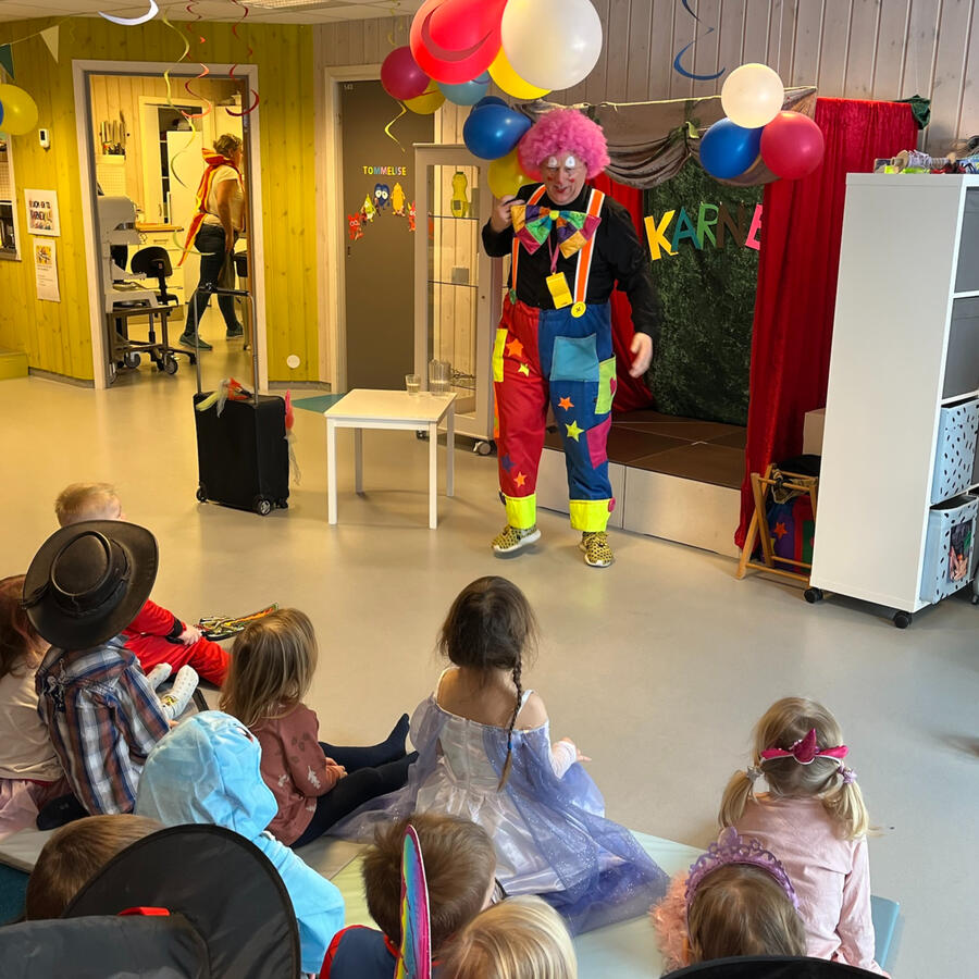 Karneval med Klovnen EKKO Karneval med Klovnen EKKO